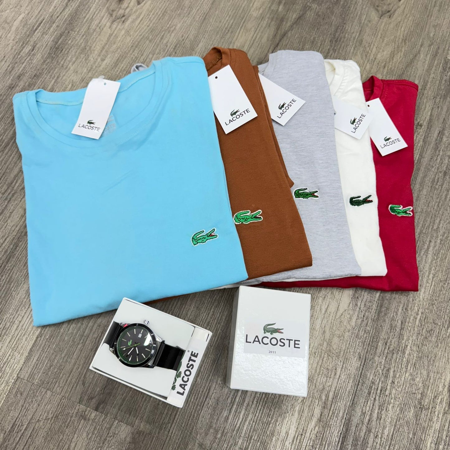 🏷️ Lacoste Premium Pack – 5x Camisetas + Reloj de Obsequio